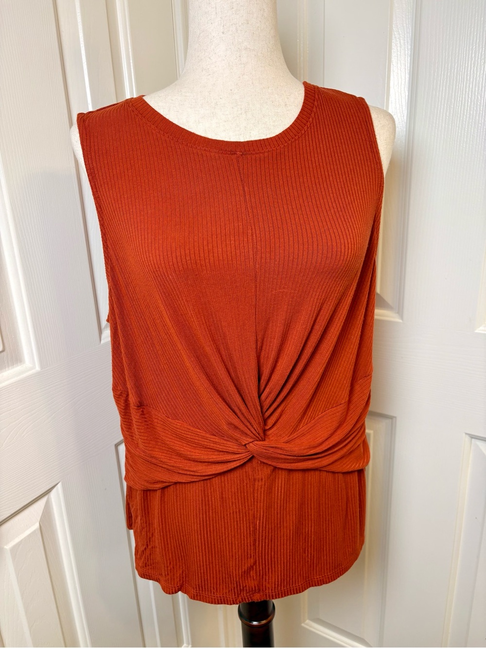 Simply Vera Vera Wang Burnt Orange Tie Front Tank Top Minimalist Chic Large